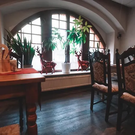 Und Roter Hirsch 3* Claußnitz