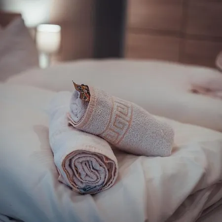 Gæstehus Und Roter Hirsch Claußnitz