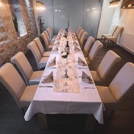盖斯霍夫罗特赫希酒店 3* Claußnitz