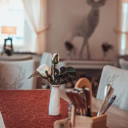 Gæstehus Und Roter Hirsch Claußnitz