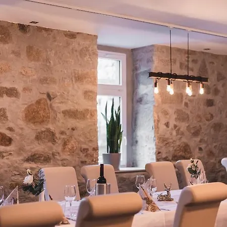 Und Roter Hirsch Gæstehus