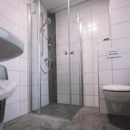 Gæstehus Und Roter Hirsch Claußnitz