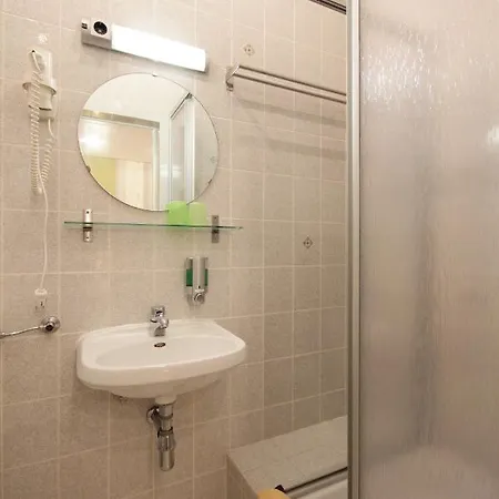 Und Roter Hirsch Gæstehus 3*