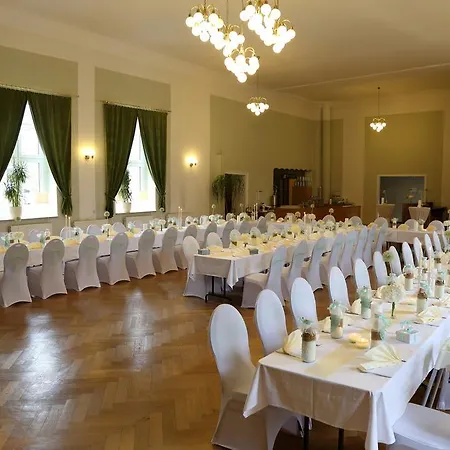 Gasthof Und Roter Hirsch 3*