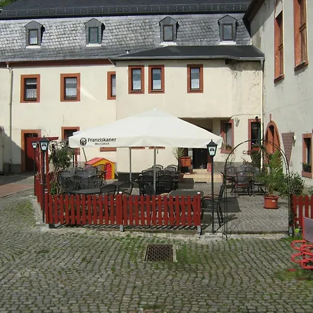 Gæstehus Und Roter Hirsch