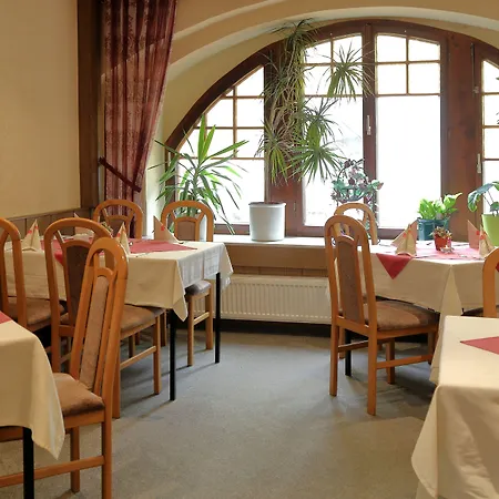 Und Roter Hirsch 3* Claußnitz