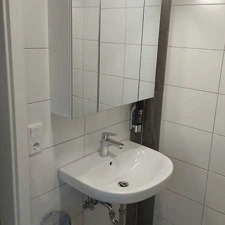 Und Roter Hirsch Gæstehus Claußnitz