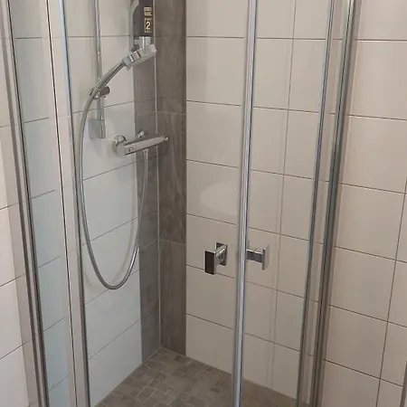 Und Roter Hirsch Gæstehus Claußnitz