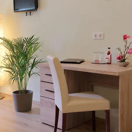 Gæstehus Und Roter Hirsch 3*