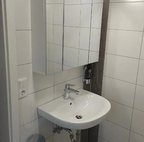 ゲストハウス Und Roter Hirsch