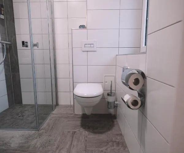 Und Roter Hirsch 3* Claußnitz