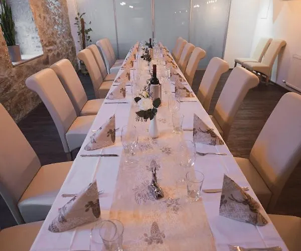 Und Roter Hirsch ゲストハウス Claußnitz