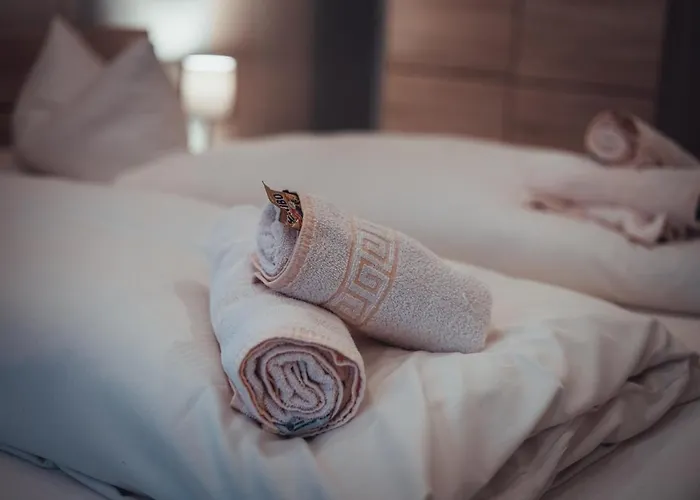 Gasthof Und Roter Hirsch Claußnitz