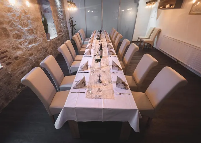 Und Roter Hirsch 3* Claußnitz