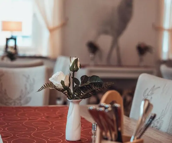 Gasthof Und Roter Hirsch Claußnitz