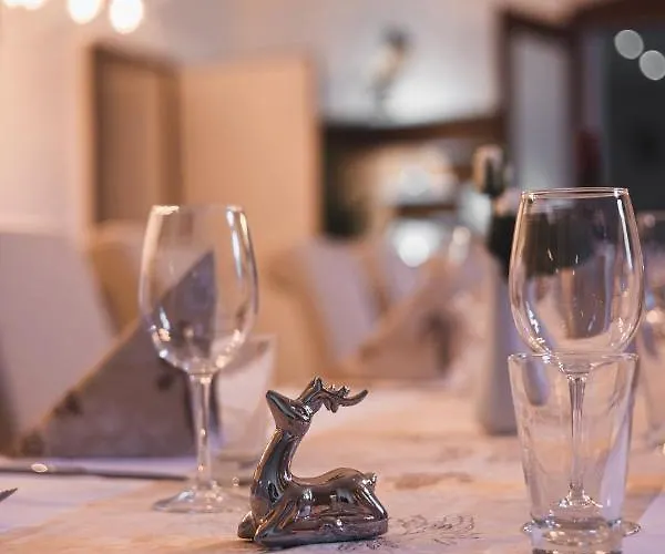 ゲストハウス Und Roter Hirsch 3*