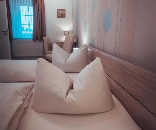 ゲストハウス Und Roter Hirsch