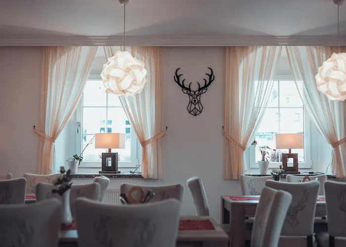 Und Roter Hirsch ゲストハウス Claußnitz