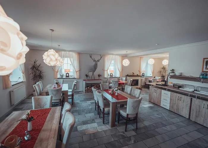 Und Roter Hirsch Claußnitz