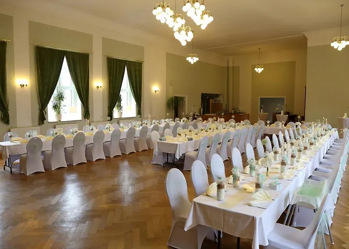 ゲストハウス Und Roter Hirsch 3*