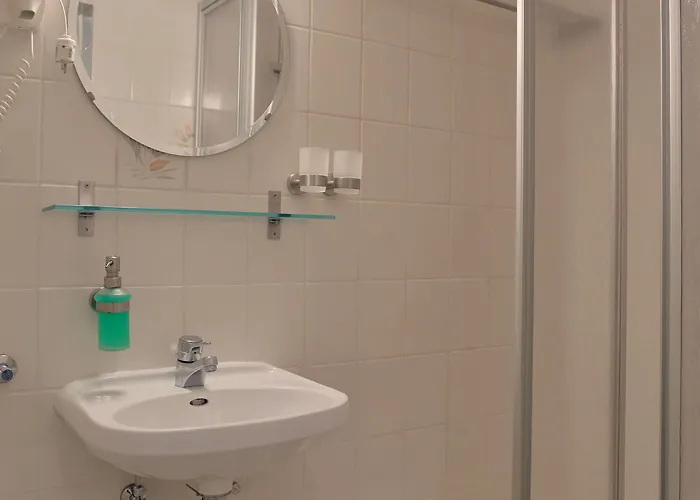 Gasthof Und Roter Hirsch Claußnitz