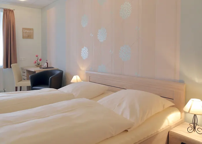 Und Roter Hirsch Gasthof 3*