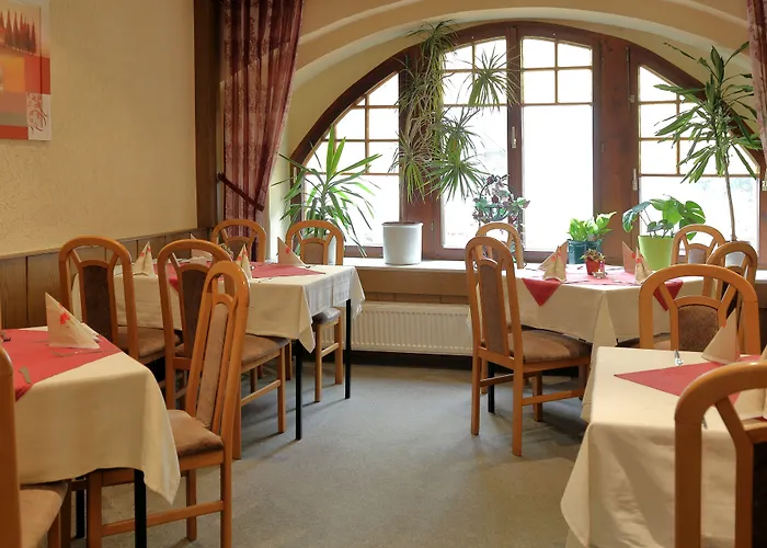 Und Roter Hirsch 3* Claußnitz