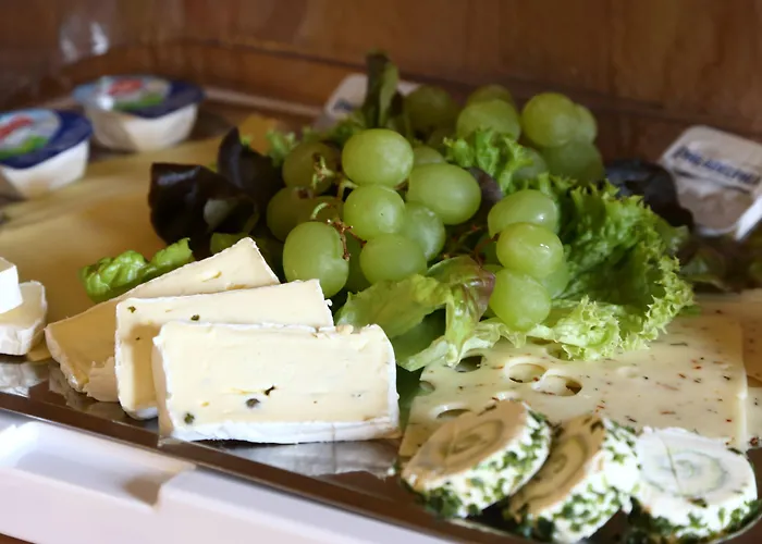 ゲストハウス Und Roter Hirsch 3*